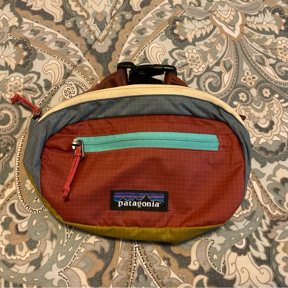 NWOT Patagonia Ultralight Black Hole Mini Hip Pack 1L - Picture 3 of 10